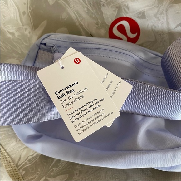 NWT lululemon everywhere belt bag pastel blue - Picture 4 of 6